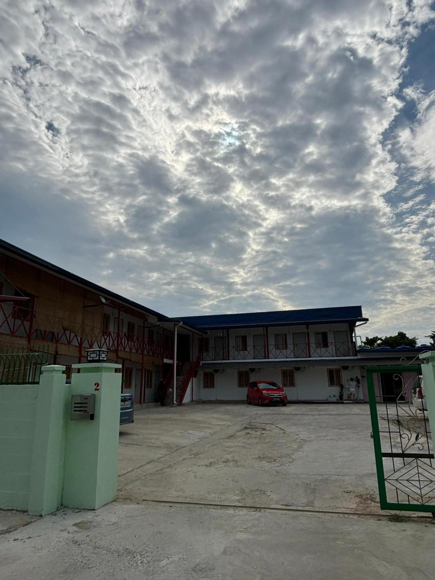 5 Minutes Airport Lodge Kampong Patagas Exterior photo